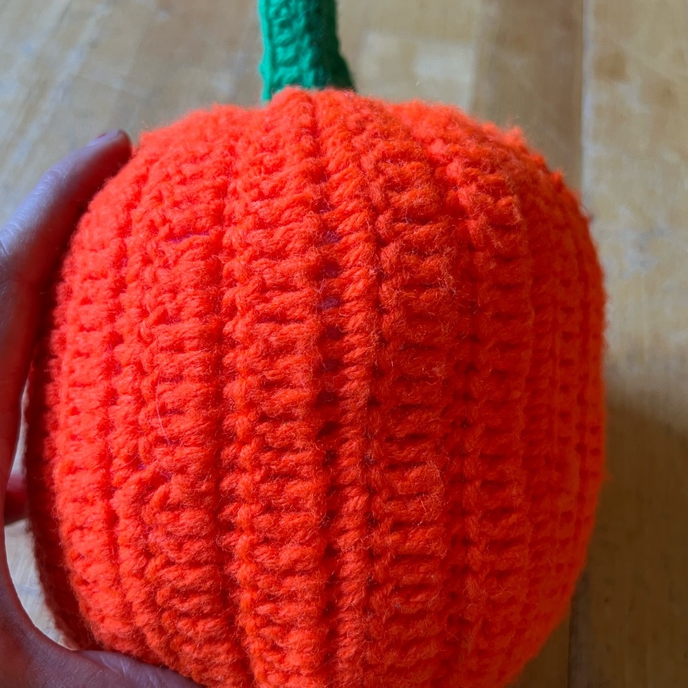 Vintage Crochet pumpkin with felt face - Picture 5 of 7